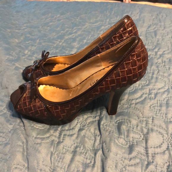 Heels - Picture 2 of 3